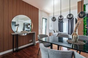 Ruang duduk di Olive Tree Apartments by In Property