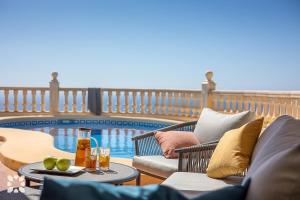 Πισίνα στο ή κοντά στο Villa Costa del Cielo by Abahana Villas