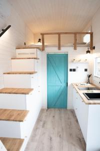 Kuchyň nebo kuchyňský kout v ubytování Tiny House Le Poulailler