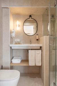 Ett badrum på Garau Petit Hotel