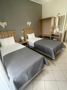 Postel nebo postele na pokoji v ubytování Rondo's Hotel