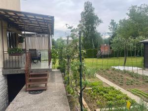 Aed väljaspool majutusasutust Apartma Šohen