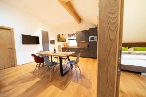 a kitchen and dining room with a table and chairs at Weindomizil Hagn in Mailberg