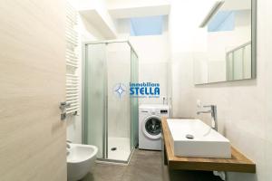 A bathroom at Condominio Trento