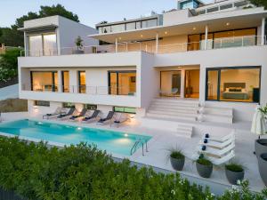 Bazén v ubytování Villa in Ibiza Town sleeps 10 - Villa Vue nebo v jeho okolí + 33 fotografií