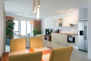 A kitchen or kitchenette at Apartman Balaton