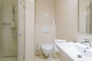 A bathroom at Apartman Balaton