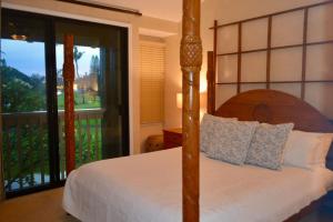 a bedroom with a bed with a large window at Ocean Pearl in Kahuku