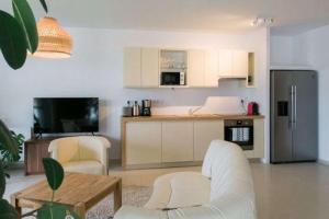 A kitchen or kitchenette at Apartman Balaton