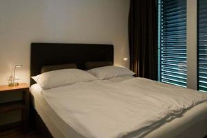 A bed or beds in a room at Apartman Balaton