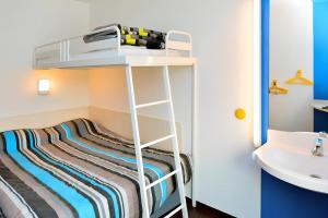 Postel nebo postele na pokoji v ubytování KRYSTAL HOTEL