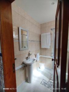 Ένα μπάνιο στο Apartamentos das Avós-Flor +7 φωτογραφίες