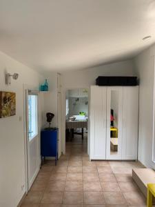 Ένα ή περισσότερα κρεβάτια σε δωμάτιο στο Maisonnette La Couronne plage +5 φωτογραφίες