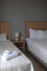 Postel nebo postele na pokoji v ubytování Rondo's Hotel