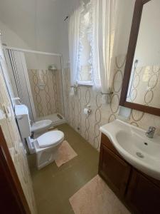 a bathroom with a toilet and a sink at La Locanda Del Re in Villalfonsina
