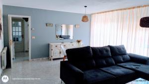 a blue living room with a couch and a mirror at CASA abruñeiras in Noya