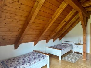 Ένα ή περισσότερα κρεβάτια σε δωμάτιο στο Apartmán Lazec