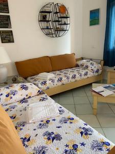 Postel nebo postele na pokoji v ubytování Appartamento Calarossa Sardegna CasaRosa + 20 fotografií