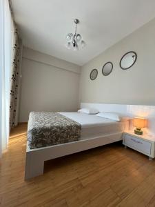 Ένα ή περισσότερα κρεβάτια σε δωμάτιο στο Felix Apartment Parhon