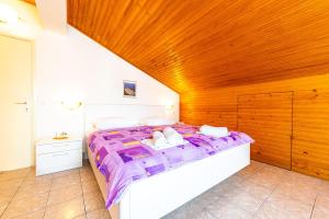 Postel nebo postele na pokoji v ubytování Apartments Cvito