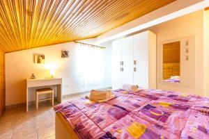 Postel nebo postele na pokoji v ubytování Apartments Cvito