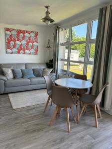 Ruang duduk di Serene Sea Valley