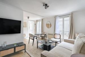 Televizors / izklaižu centrs naktsmītnē Luxury Design Studio Paris 9th