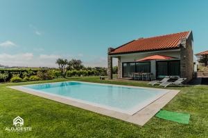 a swimming pool in the yard of a house at Páteo Sagaipo in Lourinhã