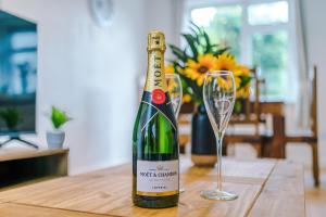 Gallery image of NEW! Spacious 2-bed house in Newcastle-under-Lyme by 53 Degrees Property, Ideal for Business & Contractors - Sleeps 5-6! in Newcastle under Lyme