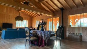 Posezení v ubytování Chambre d'hôtes sous la canopée