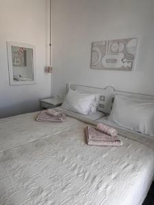 A bed or beds in a room at Vavanos Studios