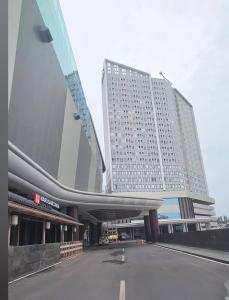 a large building with a parking lot in front of it at Apartment The Bay AisBeLL in Kuala