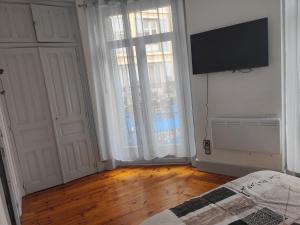 Μια τηλεόραση ή/και κέντρο ψυχαγωγίας στο le paradis perdù +3 φωτογραφίες
