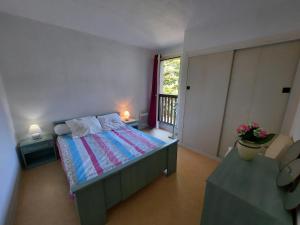 Posteľ alebo postele v izbe v ubytovaní Appartement Lumineux à Seignosse, Proche Plage, Commerces et Activités, Parking, Wifi et Balcon - FR-1-239-813