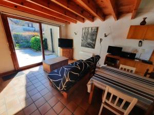 Televízia a/alebo spoločenská miestnosť v ubytovaní Villa confortable à Seignosse : plage, commerces et piste cyclable à proximité - FR-1-239-771 + 5 fotografií