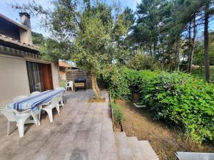 Vonkajšia záhrada v ubytovaní Villa confortable à Seignosse : plage, commerces et piste cyclable à proximité - FR-1-239-771