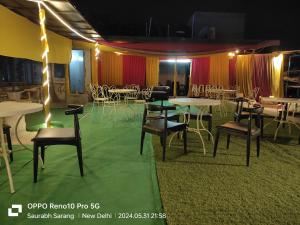 Restaurace v ubytování Nidra Hotel, Sector 10, Dwarka,Delhi
