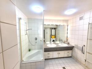 Kúpeľňa v ubytovaní Romantic two bedroom apartments close to Normafa with private parking + 26 fotografií