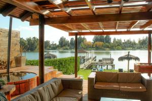 Φωτογραφία από το άλμπουμ του Lodge frente al lago con tina caliente privada σε Rapel