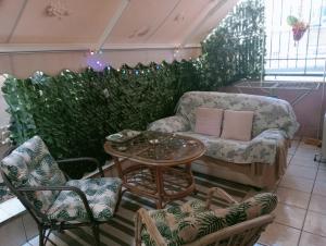 Posezení v ubytování Ολόκληρο διαμέρισμα fully equipped apt dora comfortable holidays on the beach 50m