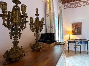 a living room with a table and a chandelier at LA PONCHE in Vacqueyras