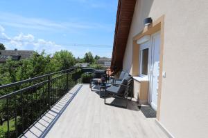 Balkón nebo terasa v ubytování Golden Apartman Balatonlelle