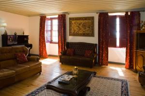 a living room with a couch and a table at Solar dos Caldeira e Bourbon in Zebras