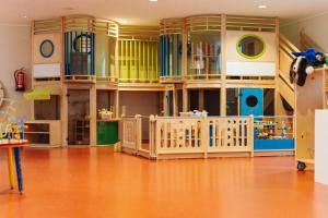 a room with a play area with a crib in it at Familienhotel Trebesingerhof in Trebesing