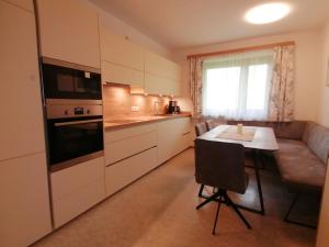 Kuchyňa alebo kuchynka v ubytovaní Appartement Gundi Ripper