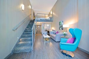 Ruang duduk di Hotel BLU