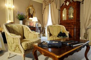a living room with two chairs and a coffee table at Ca' Sagredo Hotel in Venice