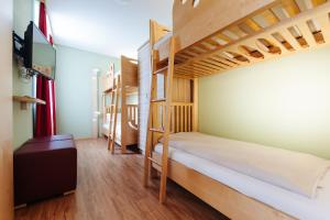 Katil dua tingkat atau katil-katil dua tingkat dalam bilik di Familienhotel Trebesingerhof