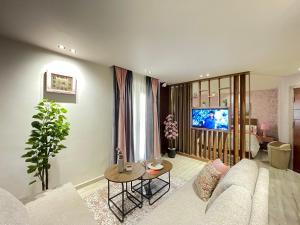 Μια τηλεόραση ή/και κέντρο ψυχαγωγίας στο Luxury Studio House Suite 1200-1