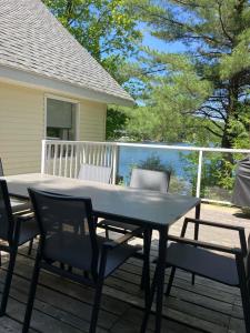 Gallery image of Stunning Water Front Cocooning et Spa 380 in Chertsey